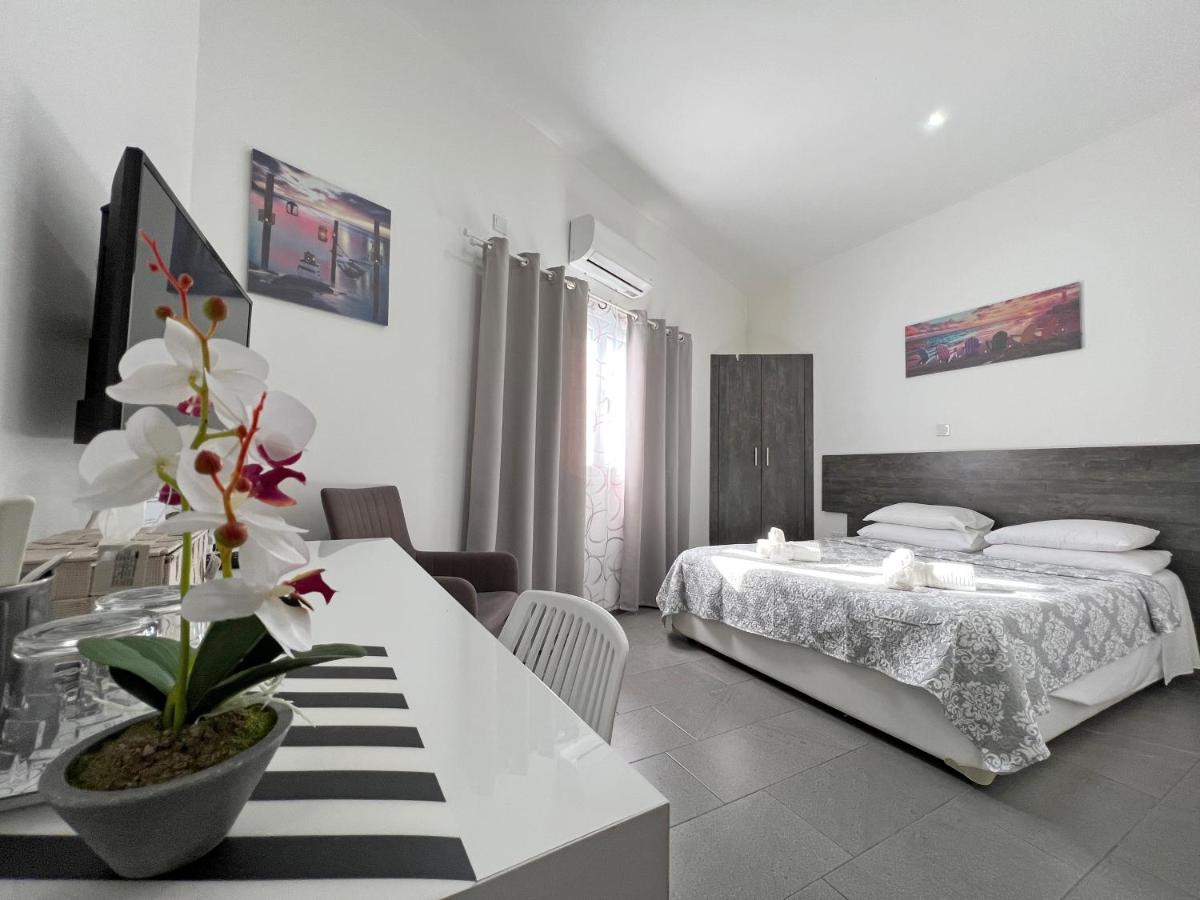 Apollo Rooms By Albert'S Apartment Larnaca Exterior foto